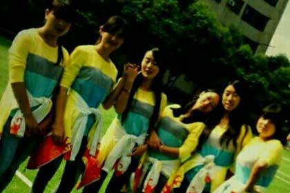 校服很丑,却再也穿不到了