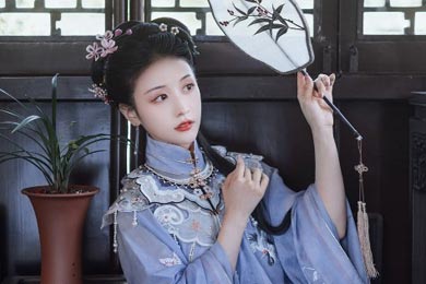 念昔风流青山媚,一笑人间万事