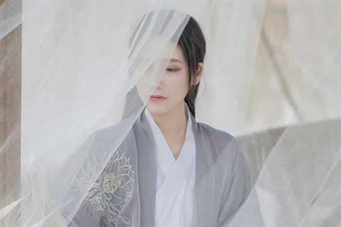 南乡子·秋雨又忆卿